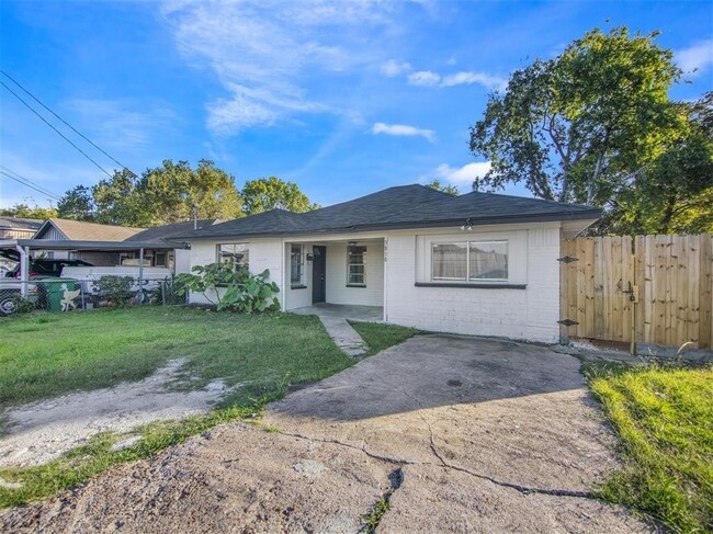Building Photo - 3810 Lehall St
