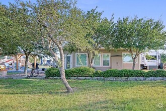 Building Photo - Charming 1BR plus bonus room, 2 full bath ...