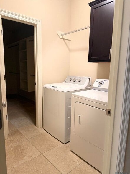 Building Photo - 7863 Seville Ct