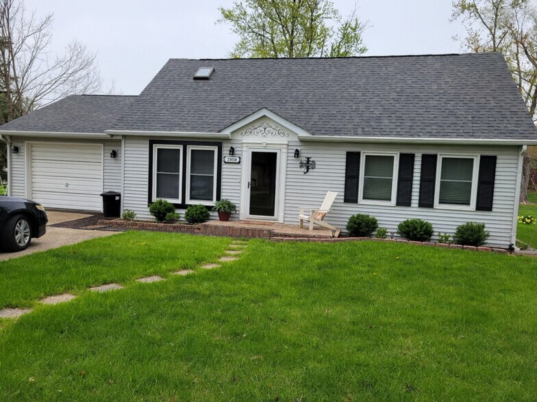 Primary Photo - 3908 W Sims Ln