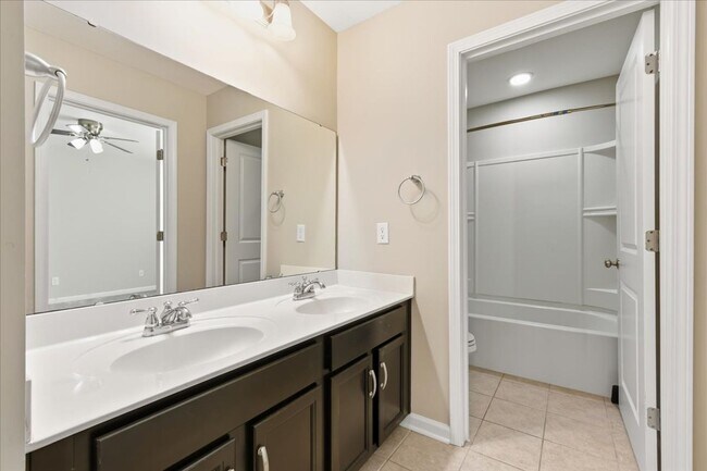 Building Photo - Spacious 5-Bedroom Home in the Live Oak Community – Richmond Hill, GA