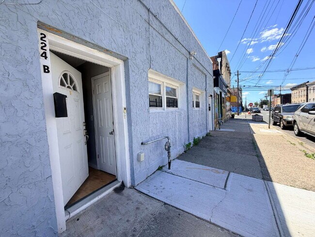 Building Photo - Spacious 1BR w/ Bonus Room Open Layout • Assigned Parking • Appliances • Garfield
