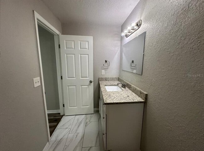 Building Photo - 9725 Fox Hollow Rd