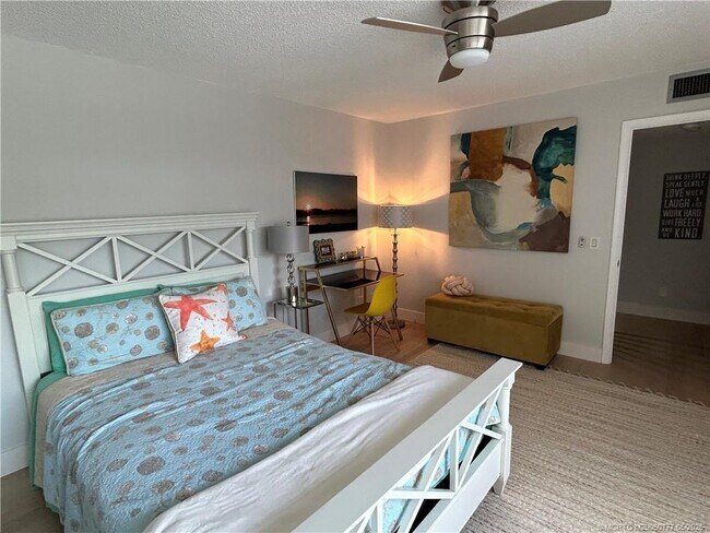 Building Photo - 2807 SW Lakemont Pl