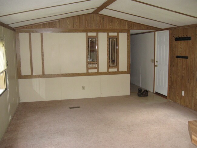 Building Photo - 410 Lake St