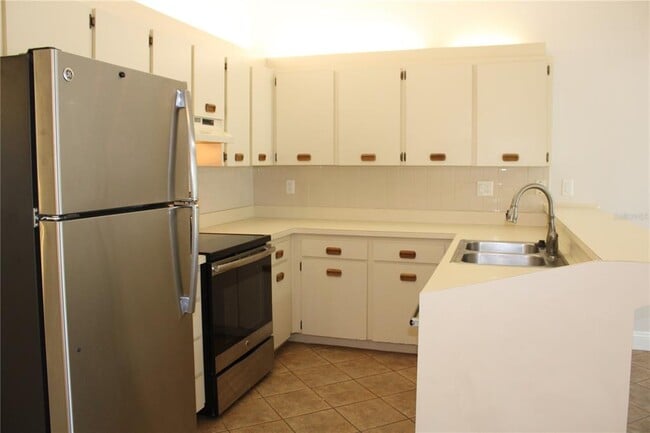 Building Photo - 3345 Crystal Ct E