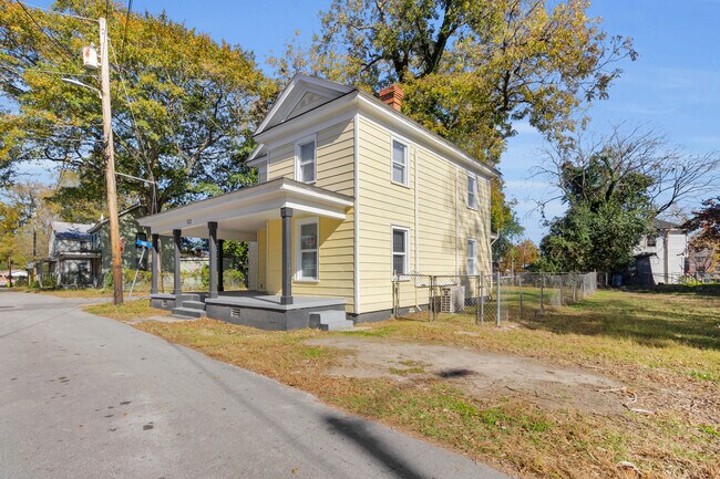 Building Photo - 522 Crawford St