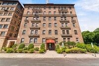 Building Photo - 14 N Chatsworth Ave