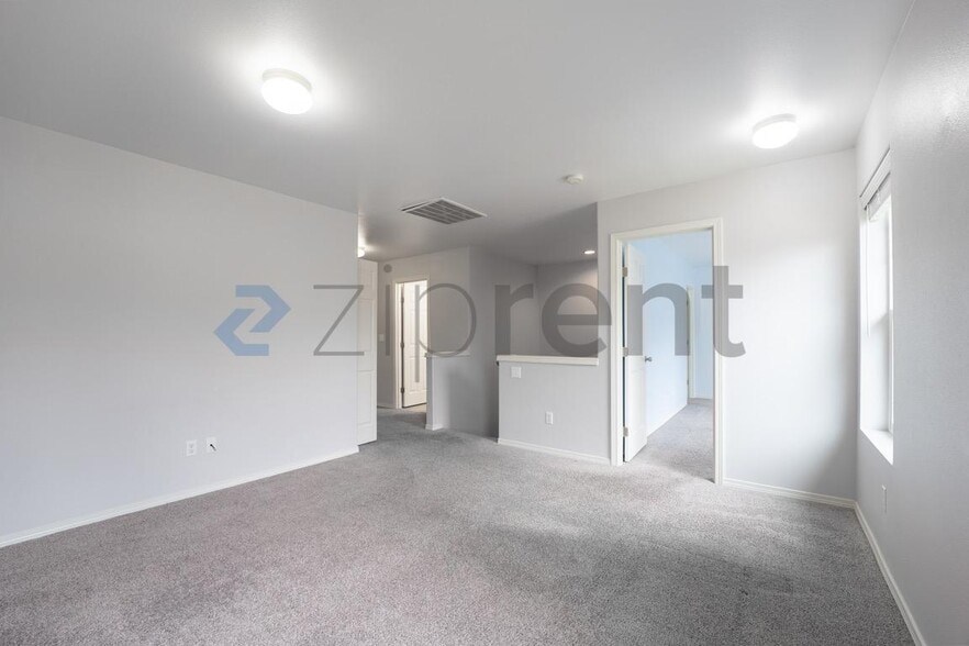 Building Photo - Unit