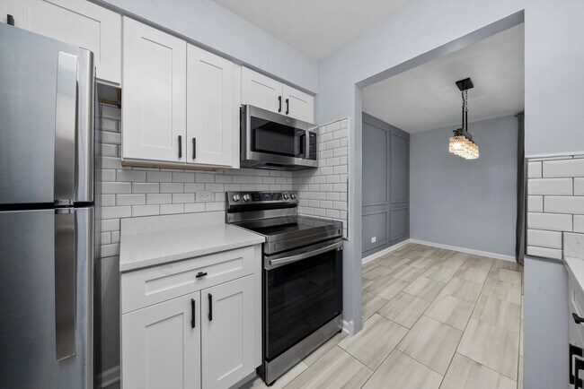 Building Photo - 3241 50th Ct