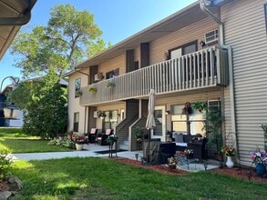 Building Photo - 2-bedroom & 1-bath Apartment + Garage in Hudson WI