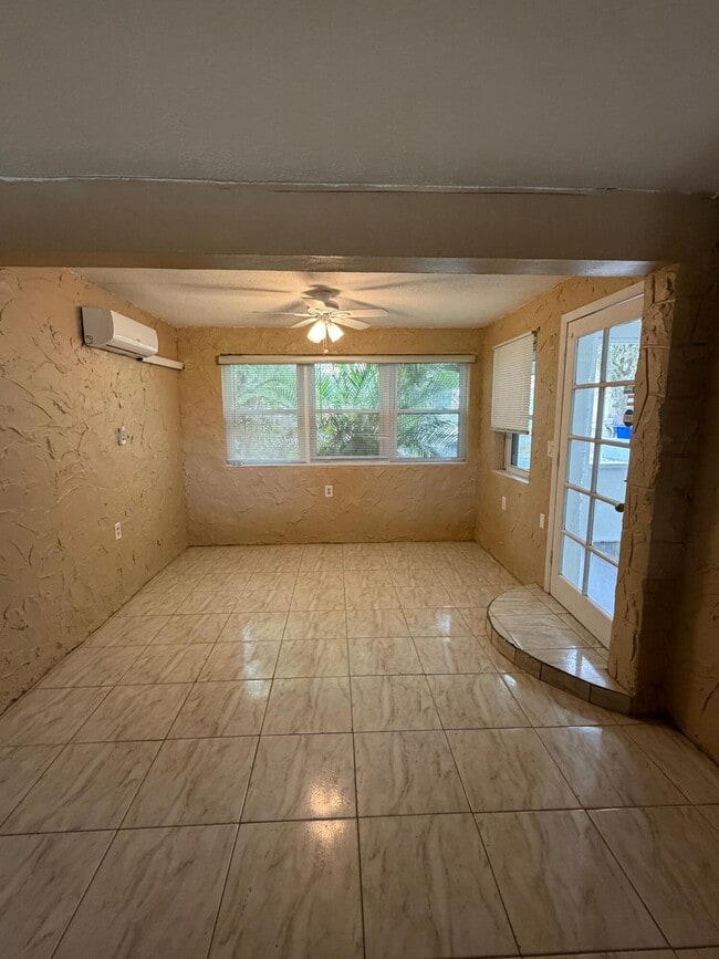 Building Photo - 5601 Pierce St