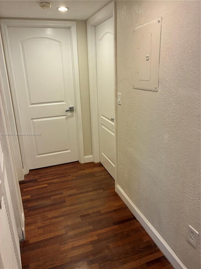 Building Photo - 10010 NW 9th St Cir