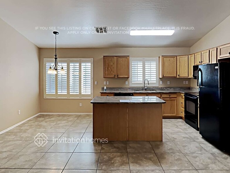 Building Photo - 163 N Saffron Cir