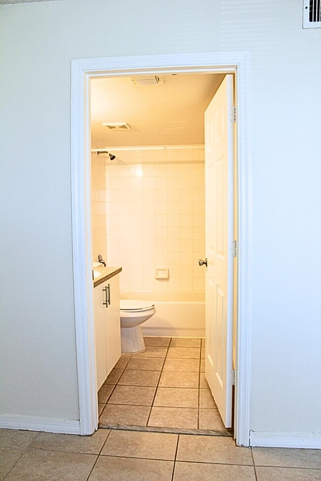 Building Photo - 5065 Wiles Rd