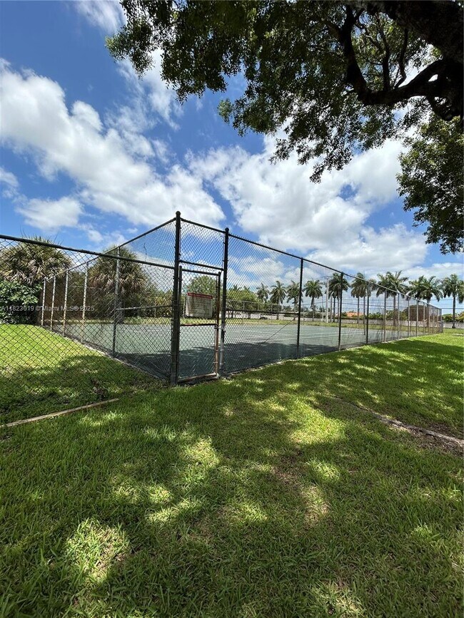 Building Photo - 5900 SW 127th Ave