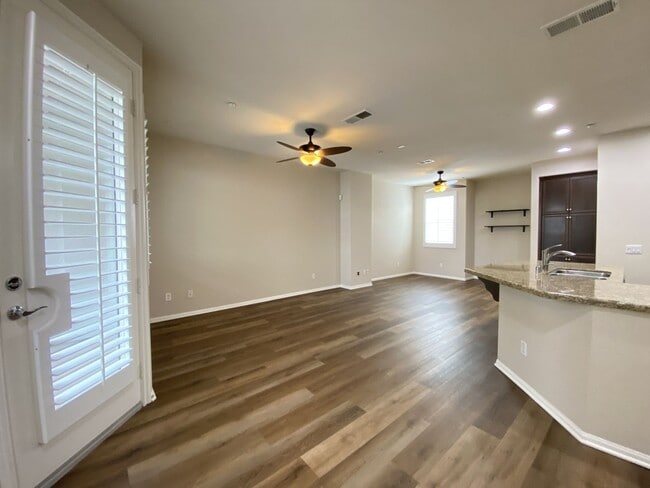 Building Photo - 2bd/2.5ba Townhouse with A/C in San Elijo ...