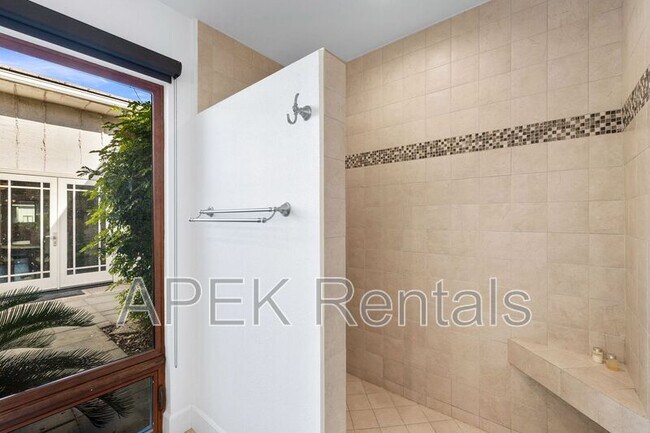 Building Photo - 74939 Vía Lago