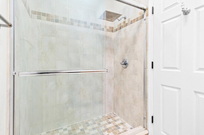 Building Photo - 129 Willow Ave