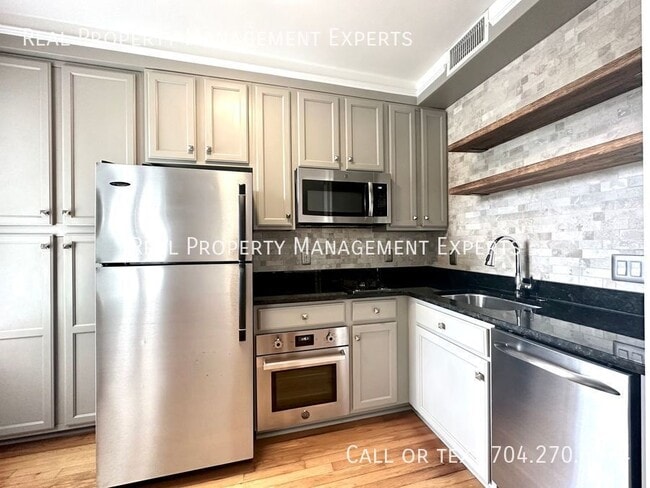 Building Photo - 712 Louise Ave