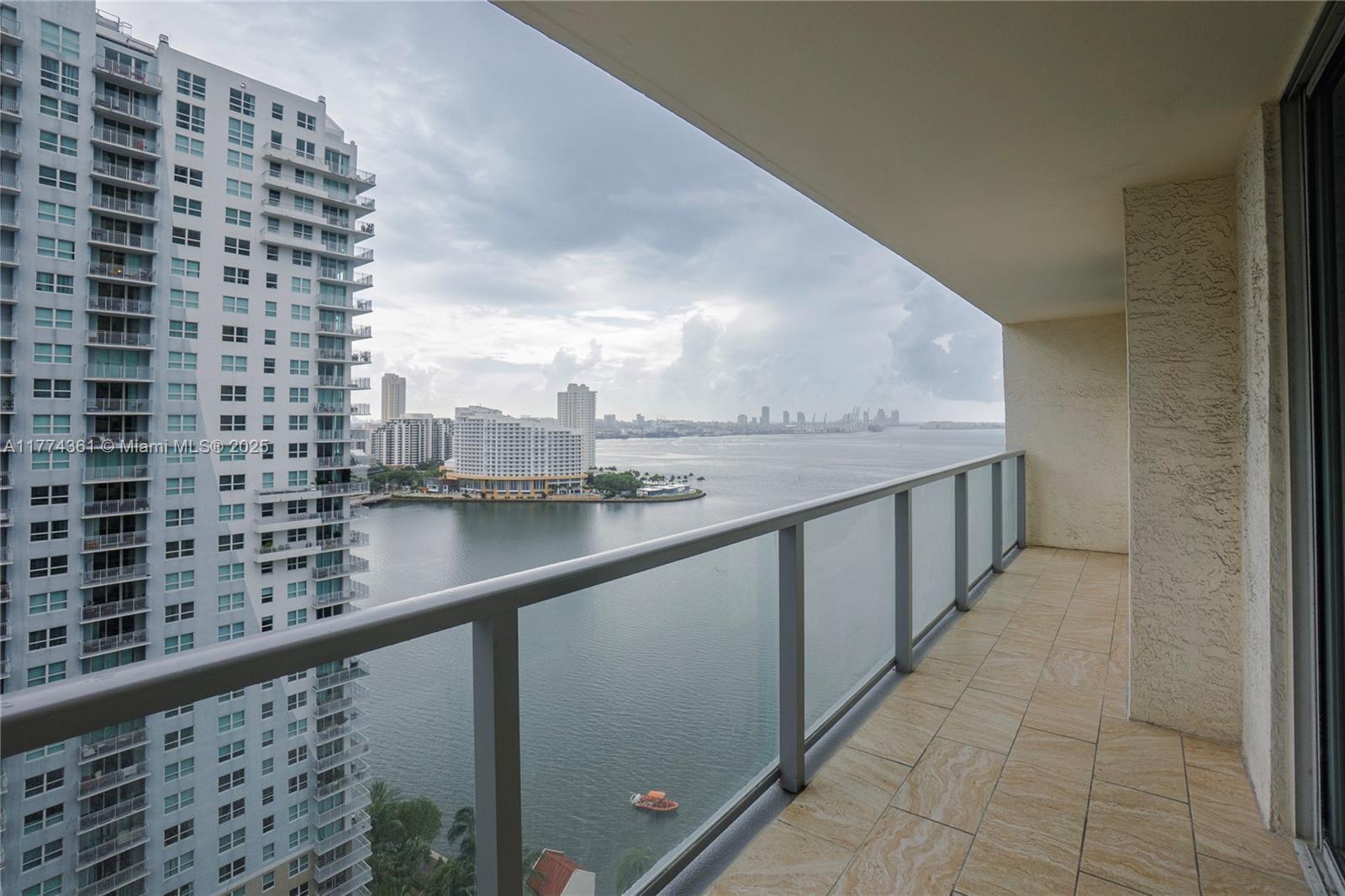Building Photo - 1155 Brickell Bay Dr
