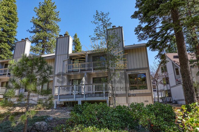 Building Photo - Gorgeous Condo in Central Incline - Dog fr...