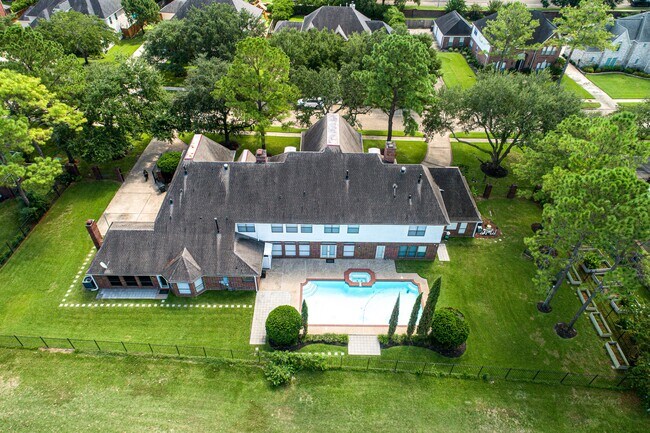 Building Photo - 21410 Ganton Dr