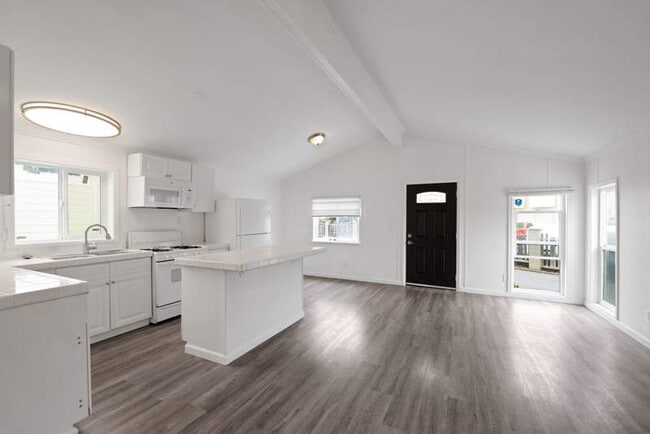 Building Photo - 149 1st Ave