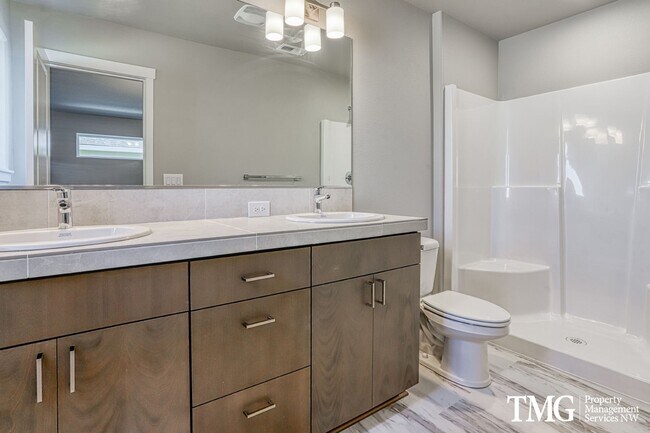 Building Photo - Newer Townhome in Minnehaha w/ 3 Bedroom 2.5 Bath!