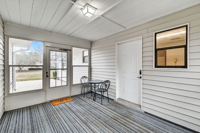 Building Photo - Spacious 2/2 in Leesburg Near Treadway Elementary – Bonus Room