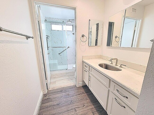 Building Photo - 28506 Barbosa