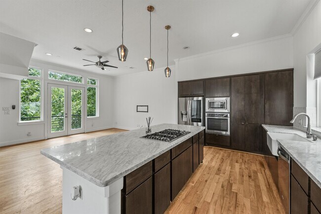 Building Photo - 3205 Baron St