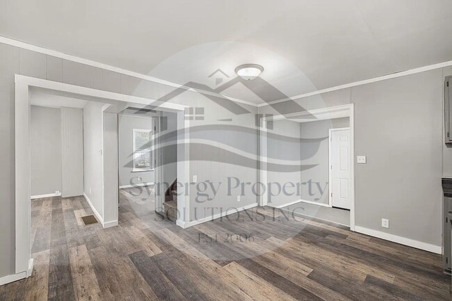 Building Photo - AVAILABLE NOW CRESTLINE HOME
