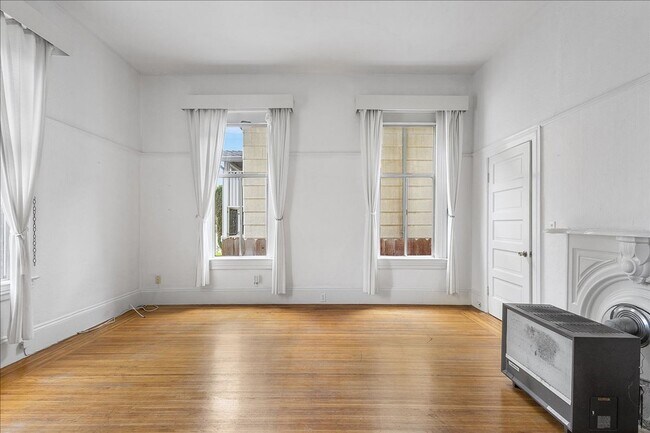 Building Photo - 3014 Encinal Ave