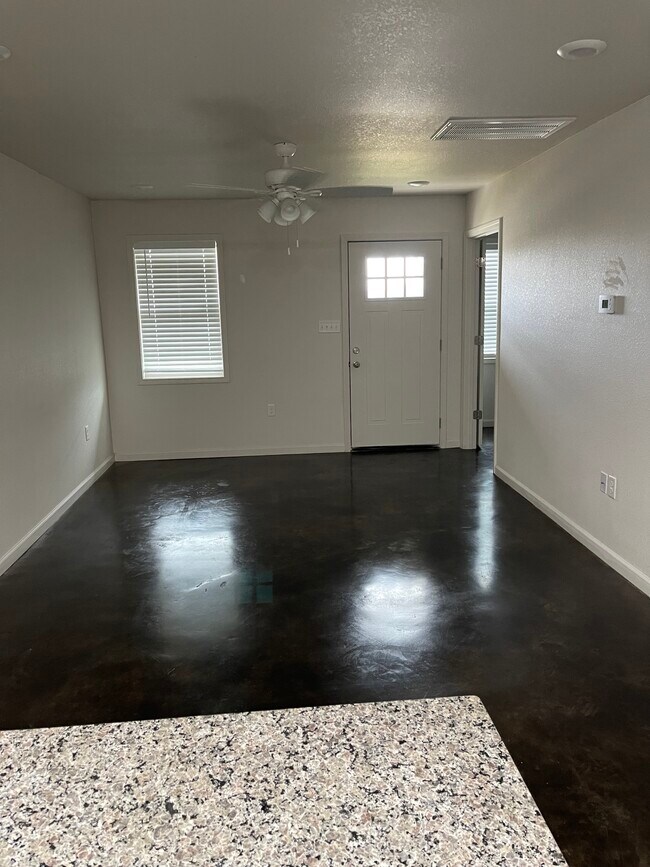 Building Photo - 5317 E Nettleton Ave