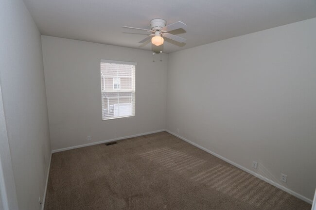 Building Photo - 3 bedroom townhome, NE Colorado Springs