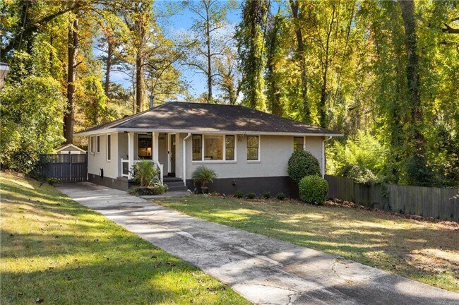 Building Photo - 1290 Glen Forest Way