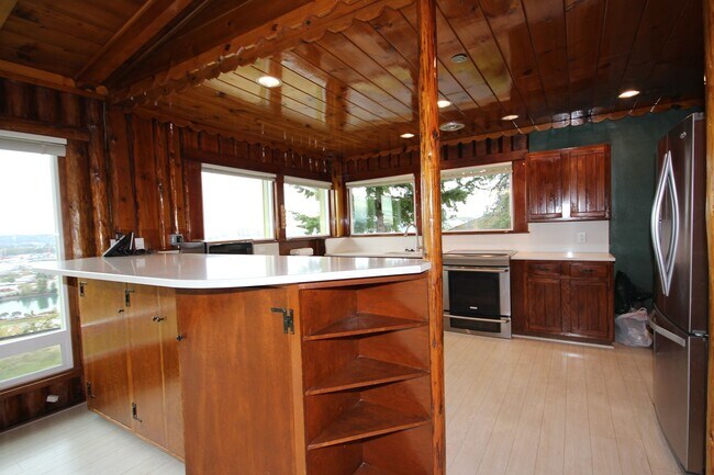 Building Photo - Browns Point Home With Amazing Views!