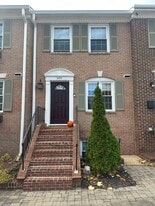 Building Photo - 1468 N Quinn St