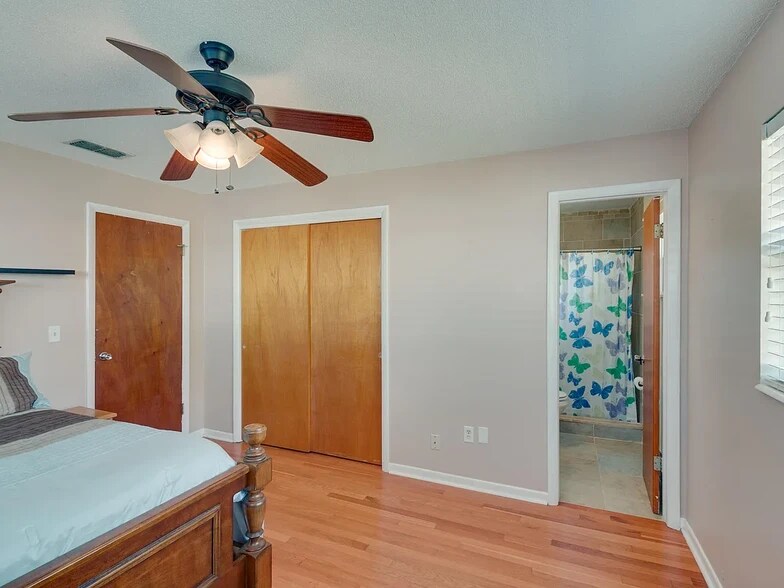 Building Photo - 1059 La Paloma Dr