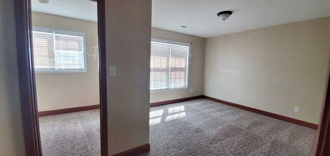 Building Photo - Spectacular!