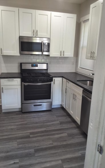 Primary Photo - 1064 Bond St