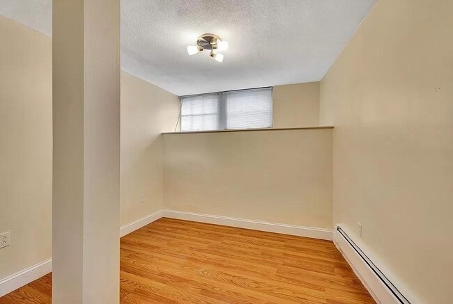 Building Photo - 28 Braemore Rd