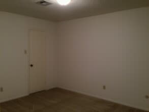 Building Photo - 5727 Roxanne Dr