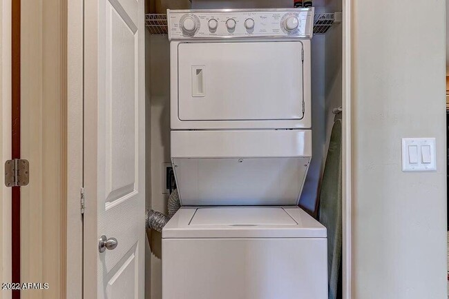 Building Photo - 14000 N 94th St