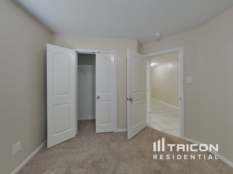 Building Photo - 733 Totem Trail Dr