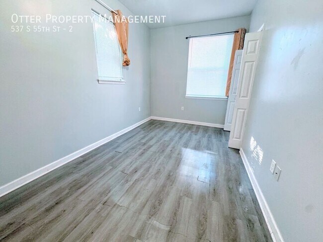 Building Photo - 537 S 55th St