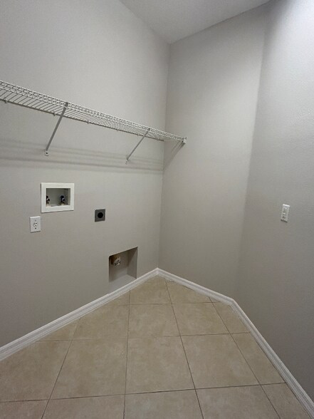 Building Photo - 9401 Leland Dr