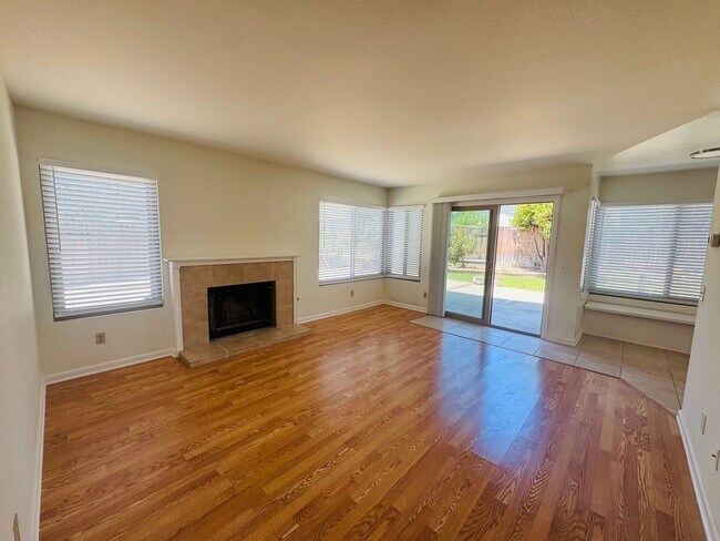 Building Photo - 4 Bedroom Cul-de-Sac Home in Mission Oaks