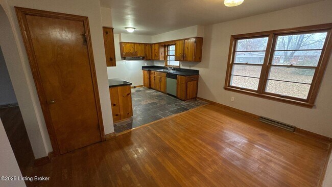 Building Photo - 5908 Ashby Ln